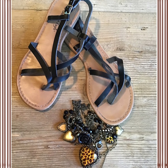 American Eagle sandals - Picture 1 of 3